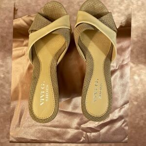 ViVI G. casual neutral sandals